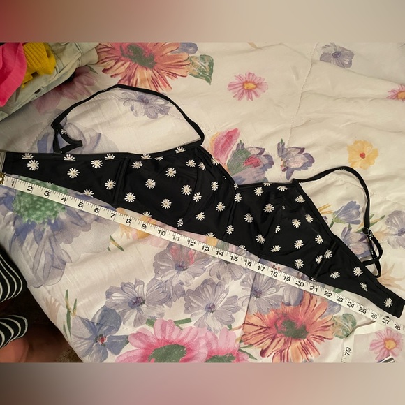 Black daisy swimsuit top m - Picture 1 of 5